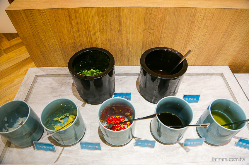 台南火鍋｜台中超人氣網美火鍋店來台南囉!頂級冷藏肉專賣，200多元起跳吃平價有質感火鍋打卡還送肉肉「House V 好室鍋物台南育樂店」 - 台南好Food遊