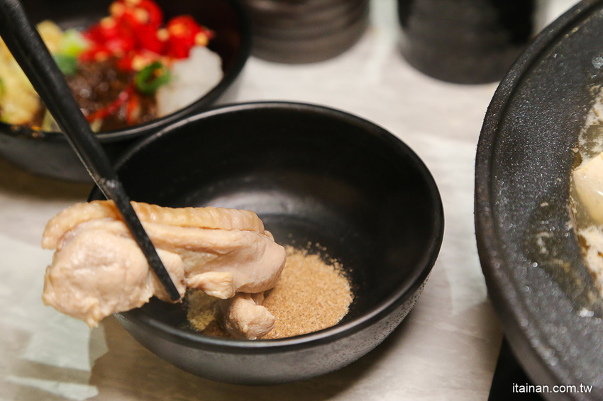 台南火鍋｜台中超人氣網美火鍋店來台南囉!頂級冷藏肉專賣，200多元起跳吃平價有質感火鍋打卡還送肉肉「House V 好室鍋物台南育樂店」 - 台南好Food遊