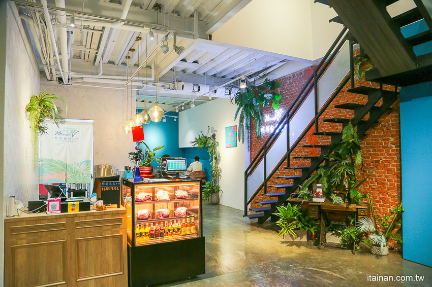 台南火鍋｜台中超人氣網美火鍋店來台南囉!頂級冷藏肉專賣，200多元起跳吃平價有質感火鍋打卡還送肉肉「House V 好室鍋物台南育樂店」 - 台南好Food遊