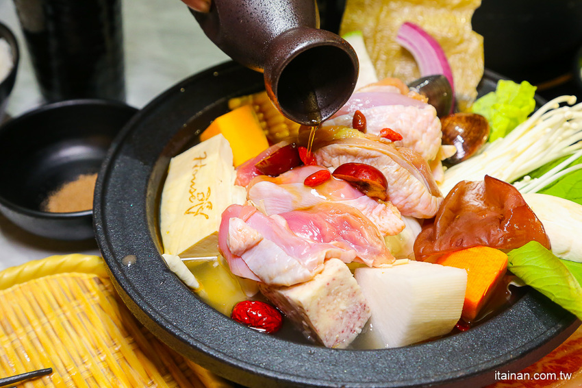 台南火鍋｜台中超人氣網美火鍋店來台南囉!頂級冷藏肉專賣，200多元起跳吃平價有質感火鍋打卡還送肉肉「House V 好室鍋物台南育樂店」 - 台南好Food遊