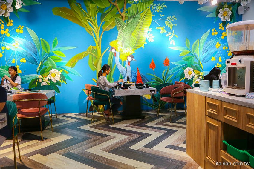 台南火鍋｜台中超人氣網美火鍋店來台南囉!頂級冷藏肉專賣，200多元起跳吃平價有質感火鍋打卡還送肉肉「House V 好室鍋物台南育樂店」 - 台南好Food遊