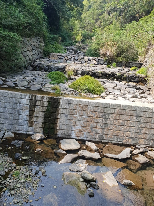 【新竹.尖石鄉】老鷹溪親子親水步道。平緩好走30分鐘可抵ˋ達瀑布。享受森林芬多精的洗禮