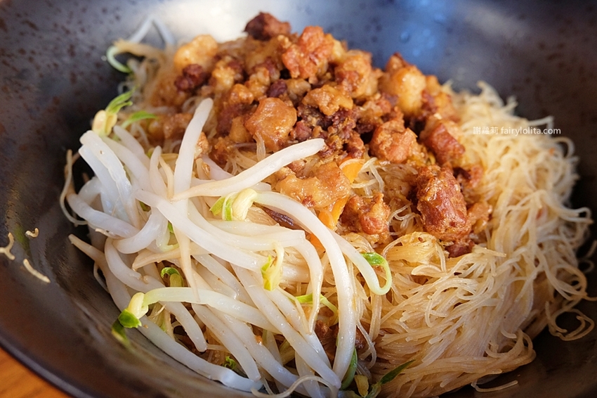 肉羹味。隱藏版「阿嬤古早味赤肉羹」，假日只賣3小時，還沒打烊就賣光！ @蹦啾♥謝蘿莉 La vie heureuse