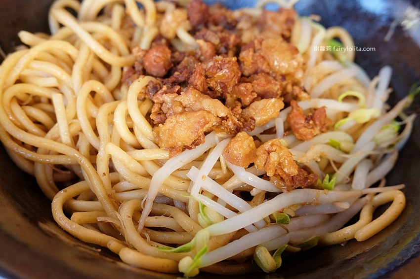 肉羹味。隱藏版「阿嬤古早味赤肉羹」，假日只賣3小時，還沒打烊就賣光！ @蹦啾♥謝蘿莉 La vie heureuse