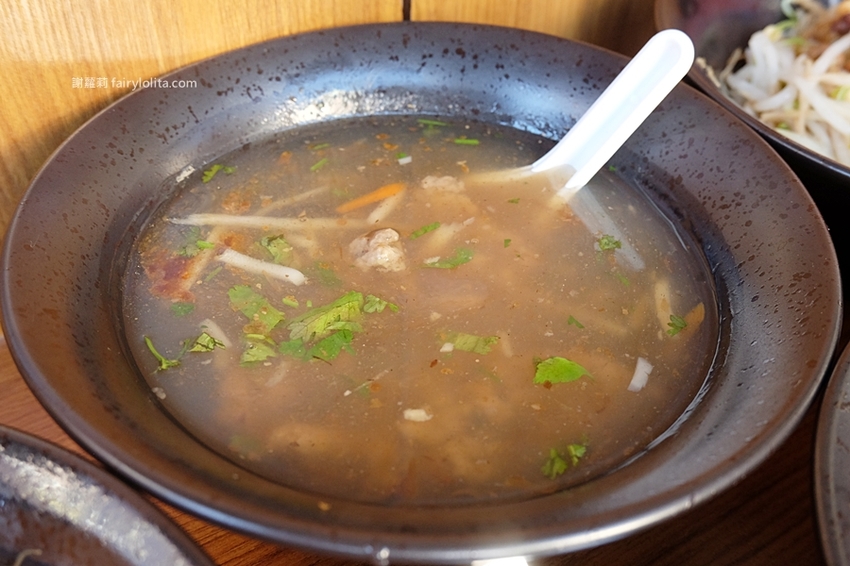 肉羹味。隱藏版「阿嬤古早味赤肉羹」，假日只賣3小時，還沒打烊就賣光！ @蹦啾♥謝蘿莉 La vie heureuse