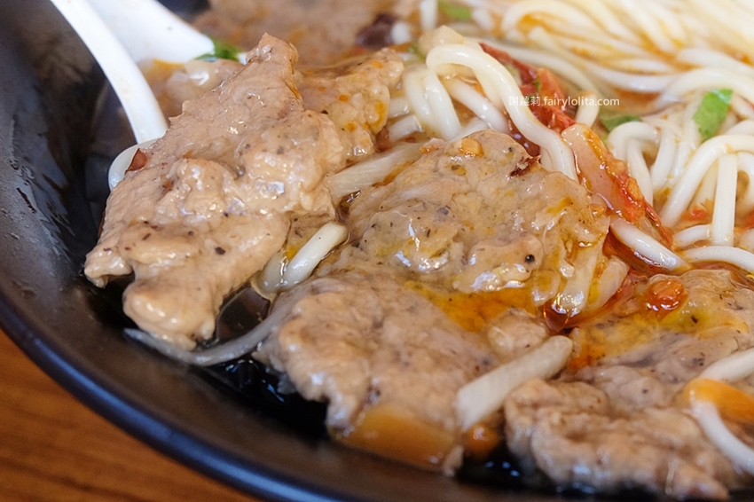 肉羹味。隱藏版「阿嬤古早味赤肉羹」，假日只賣3小時，還沒打烊就賣光！ @蹦啾♥謝蘿莉 La vie heureuse