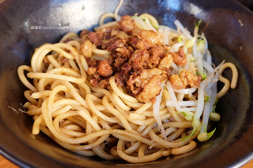 肉羹味。隱藏版「阿嬤古早味赤肉羹」，假日只賣3小時，還沒打烊就賣光！ @蹦啾♥謝蘿莉 La vie heureuse