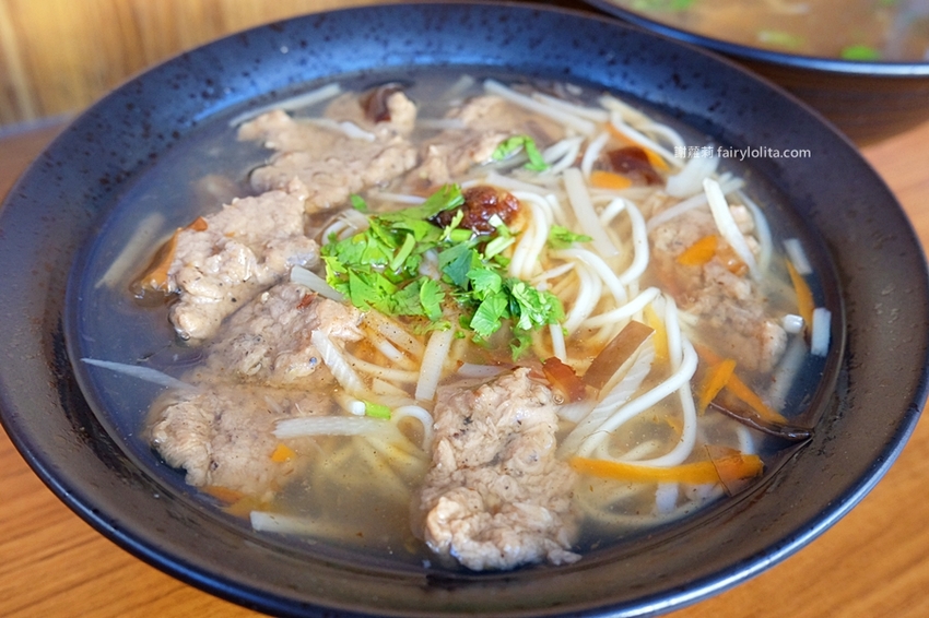 肉羹味。隱藏版「阿嬤古早味赤肉羹」，假日只賣3小時，還沒打烊就賣光！ @蹦啾♥謝蘿莉 La vie heureuse