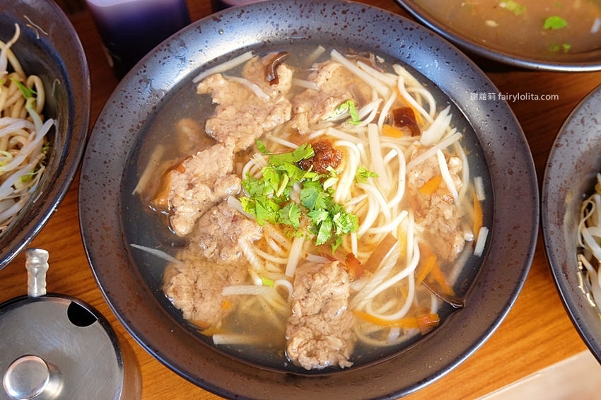 肉羹味。隱藏版「阿嬤古早味赤肉羹」，假日只賣3小時，還沒打烊就賣光！ @蹦啾♥謝蘿莉 La vie heureuse