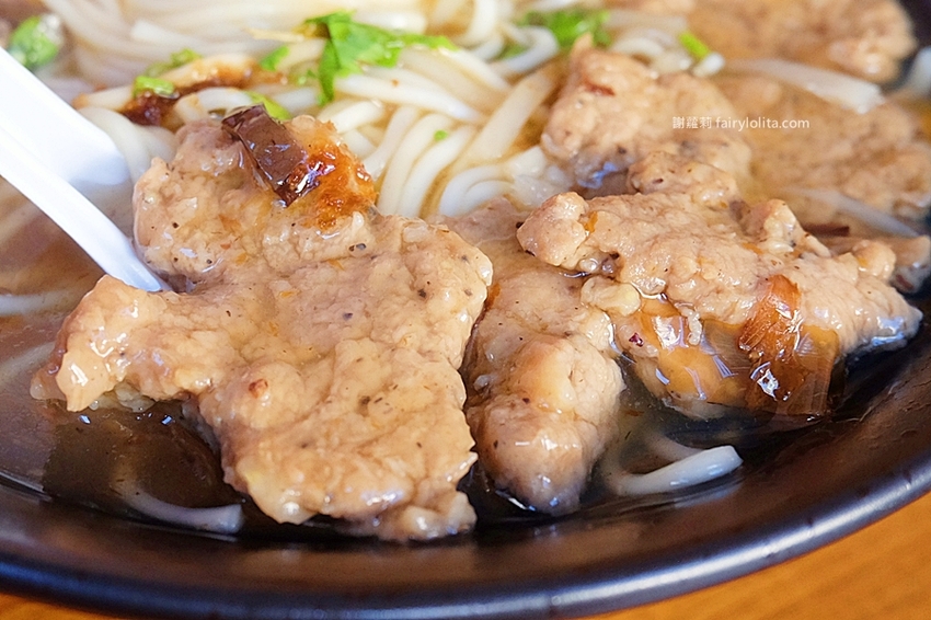 肉羹味。隱藏版「阿嬤古早味赤肉羹」，假日只賣3小時，還沒打烊就賣光！ @蹦啾♥謝蘿莉 La vie heureuse