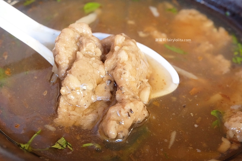 肉羹味。隱藏版「阿嬤古早味赤肉羹」，假日只賣3小時，還沒打烊就賣光！ @蹦啾♥謝蘿莉 La vie heureuse