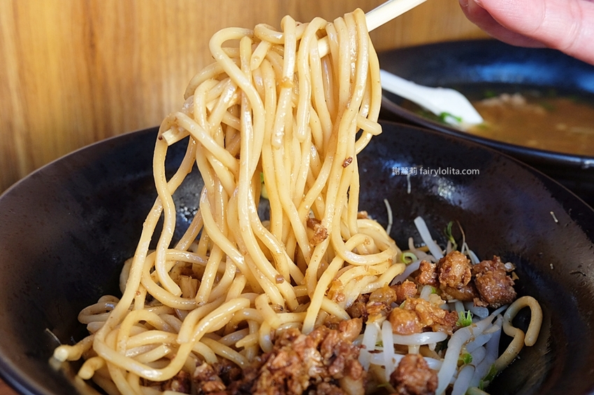 肉羹味。隱藏版「阿嬤古早味赤肉羹」，假日只賣3小時，還沒打烊就賣光！ @蹦啾♥謝蘿莉 La vie heureuse