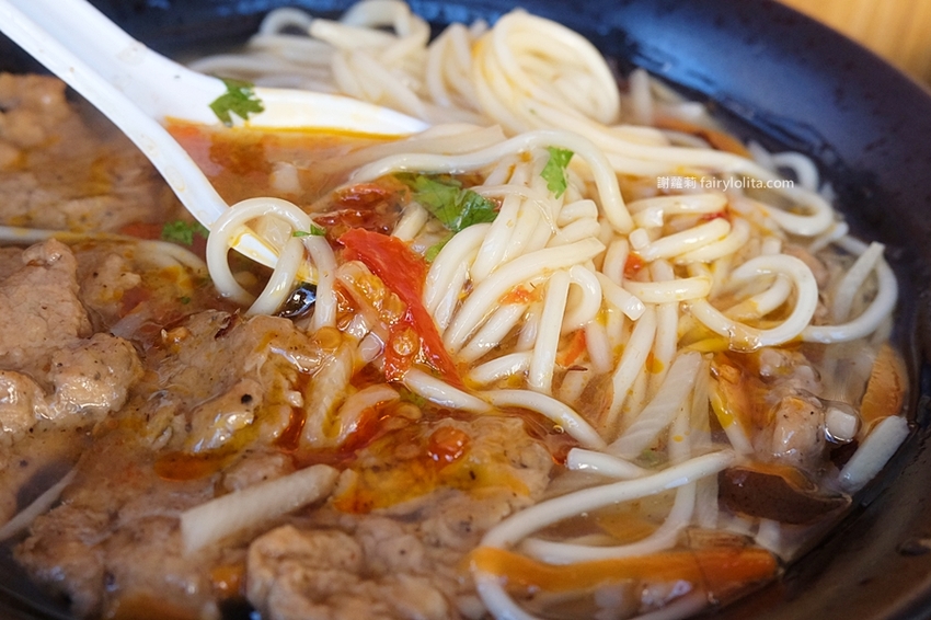 肉羹味。隱藏版「阿嬤古早味赤肉羹」，假日只賣3小時，還沒打烊就賣光！ @蹦啾♥謝蘿莉 La vie heureuse