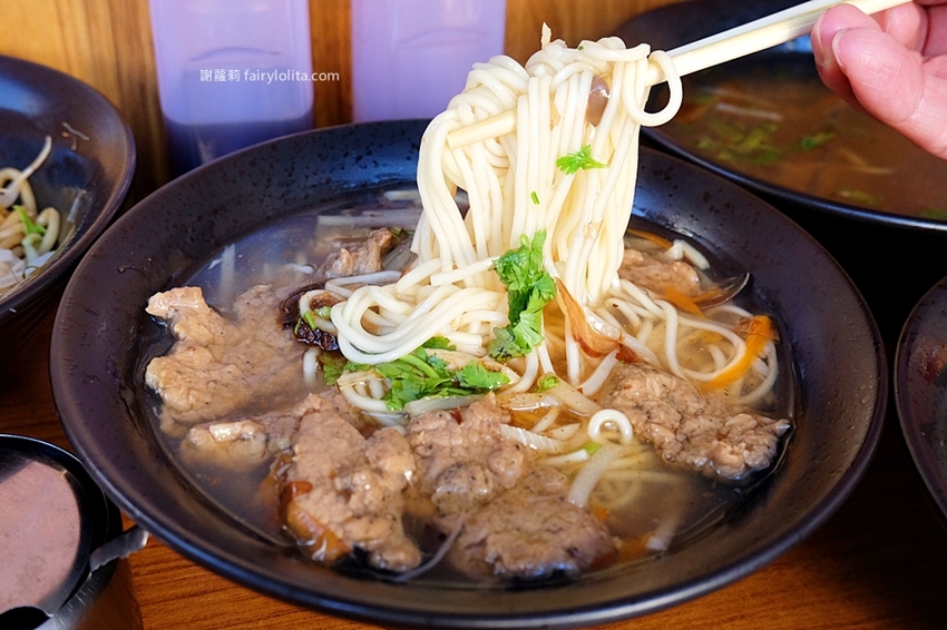 肉羹味。隱藏版「阿嬤古早味赤肉羹」，假日只賣3小時，還沒打烊就賣光！ @蹦啾♥謝蘿莉 La vie heureuse