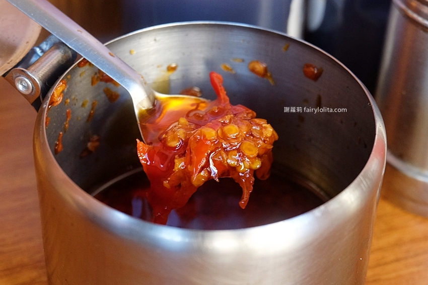 肉羹味。隱藏版「阿嬤古早味赤肉羹」，假日只賣3小時，還沒打烊就賣光！ @蹦啾♥謝蘿莉 La vie heureuse