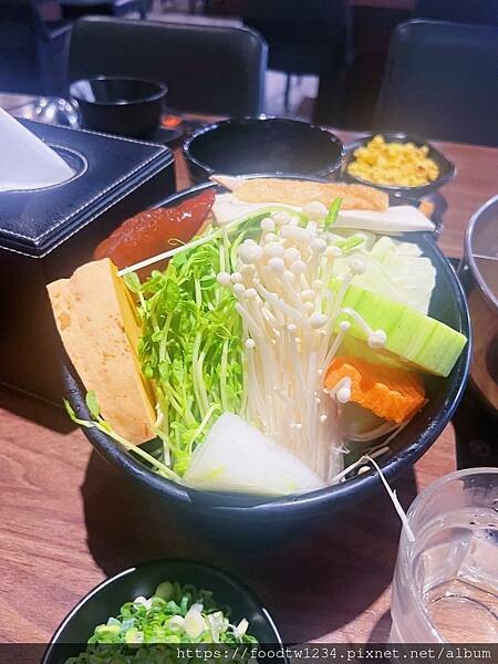 [台北火鍋]樹林區「崔官麻辣.石頭.鴛鴦鍋（樹林店）」多次回