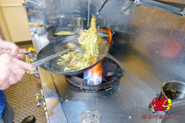 [食記] 新竹東區 - 皇鳴 炒飯王國 炒功厲害充滿鍋香 料多味美份量足 咖哩炒麵香牛肉嫩 蛤蜊薑絲鮮甜對味 新竹美食