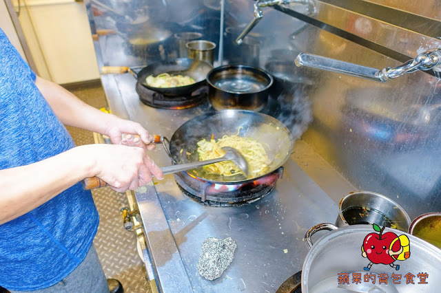 [食記] 新竹東區 - 皇鳴 炒飯王國 炒功厲害充滿鍋香 料多味美份量足 咖哩炒麵香牛肉嫩 蛤蜊薑絲鮮甜對味 新竹美食