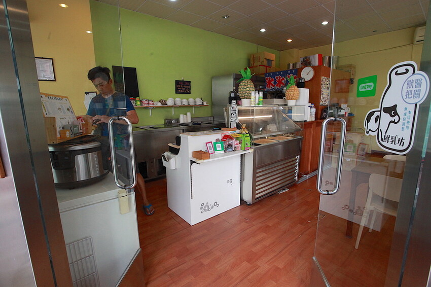 高雄市三民區吃。高雄美食｜三民區。「家元手工豆花 剉冰」Goole233則評論獲得4.8顆星，專賣古早味豆花，剉冰有黑糖漿跟