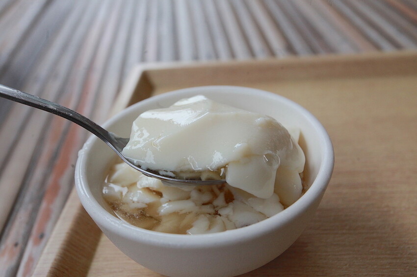 高雄市三民區吃。高雄美食｜三民區。「家元手工豆花 剉冰」Goole233則評論獲得4.8顆星，專賣古早味豆花，剉冰有黑糖漿跟