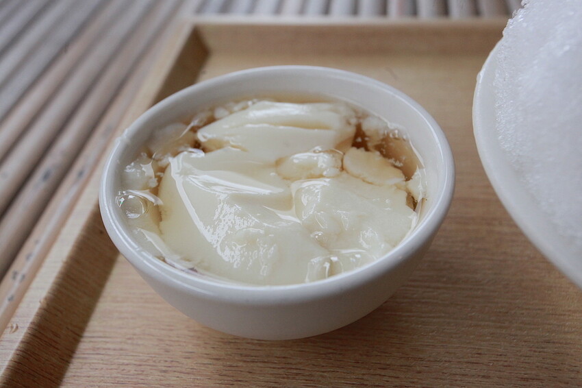 高雄市三民區吃。高雄美食｜三民區。「家元手工豆花 剉冰」Goole233則評論獲得4.8顆星，專賣古早味豆花，剉冰有黑糖漿跟