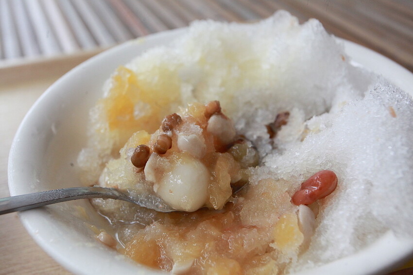 高雄市三民區吃。高雄美食｜三民區。「家元手工豆花 剉冰」Goole233則評論獲得4.8顆星，專賣古早味豆花，剉冰有黑糖漿跟