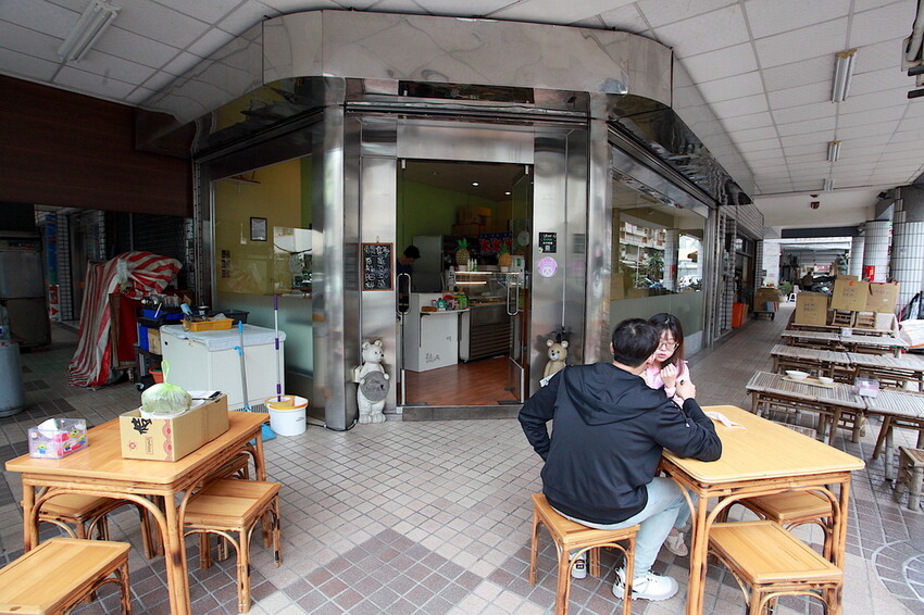 高雄市三民區吃。高雄美食｜三民區。「家元手工豆花 剉冰」Goole233則評論獲得4.8顆星，專賣古早味豆花，剉冰有黑糖漿跟