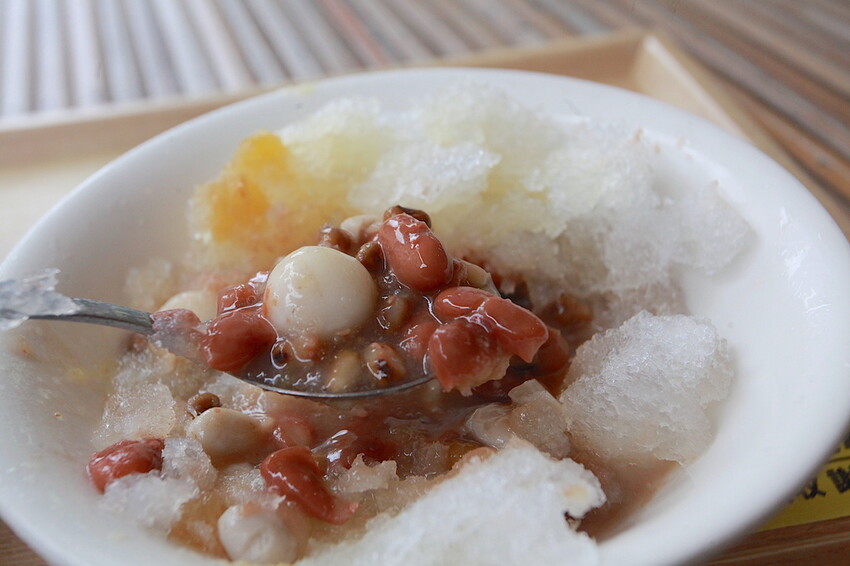 高雄市三民區吃。高雄美食｜三民區。「家元手工豆花 剉冰」Goole233則評論獲得4.8顆星，專賣古早味豆花，剉冰有黑糖漿跟