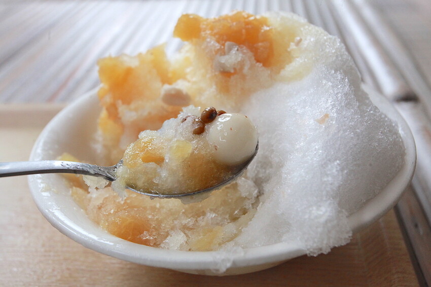 高雄市三民區吃。高雄美食｜三民區。「家元手工豆花 剉冰」Goole233則評論獲得4.8顆星，專賣古早味豆花，剉冰有黑糖漿跟