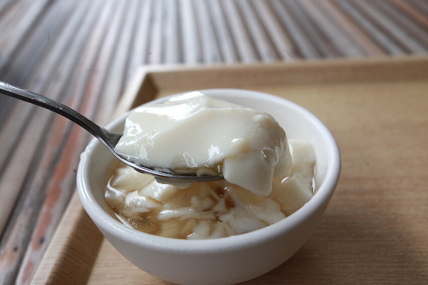 高雄市三民區吃。高雄美食｜三民區。「家元手工豆花 剉冰」Goole233則評論獲得4.8顆星，專賣古早味豆花，剉冰有黑糖漿跟