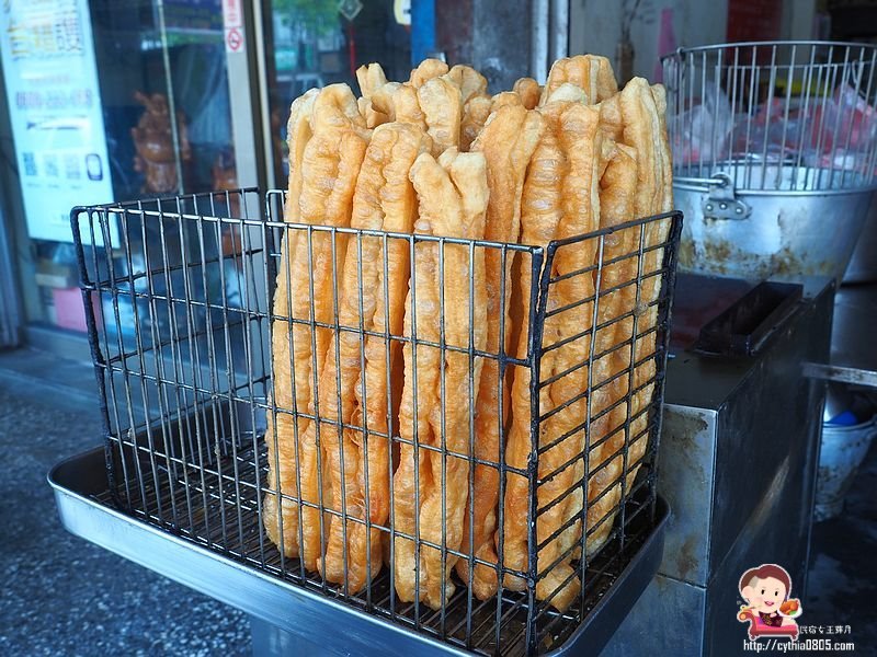 桃園中壢美食-老民生豆漿燒餅油條店-65年江蘇燒餅老字號,超大招牌餅只要15元 @民宿女王芽月-美食.旅遊.全台趴趴走