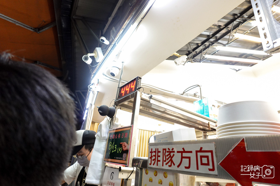 25通化臨江街夜市梁鑫雞肉飯專門店海南雞醬油膏雞腿.jpg