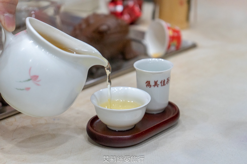 專業親切的老字號茶葉行 雋美佳 清涼手搖飲、飯店專用茶包 年節禮盒 中秋節送禮首選 - 艾莉絲愛旅行