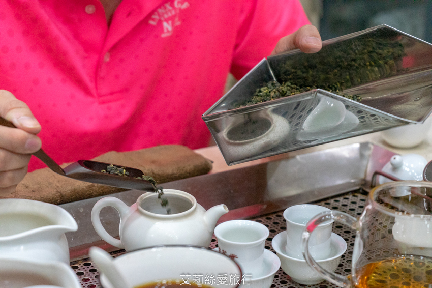 專業親切的老字號茶葉行 雋美佳 清涼手搖飲、飯店專用茶包 年節禮盒 中秋節送禮首選 - 艾莉絲愛旅行