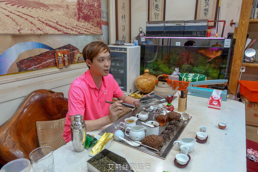 專業親切的老字號茶葉行 雋美佳 清涼手搖飲、飯店專用茶包 年節禮盒 中秋節送禮首選 - 艾莉絲愛旅行