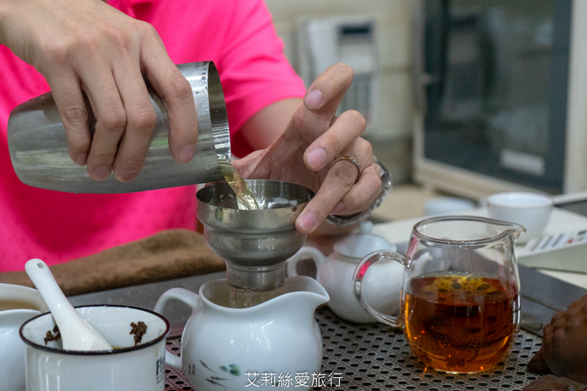 專業親切的老字號茶葉行 雋美佳 清涼手搖飲、飯店專用茶包 年節禮盒 中秋節送禮首選 - 艾莉絲愛旅行