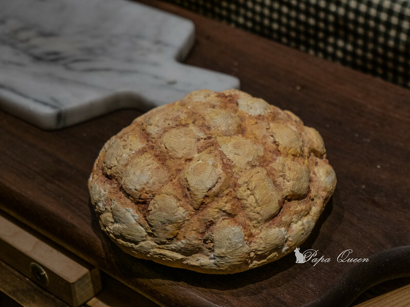 台中西區 ｜麵包 柳川屋麵包店~柳川 や 超大菠蘿麵包  台款麵包系日式質感