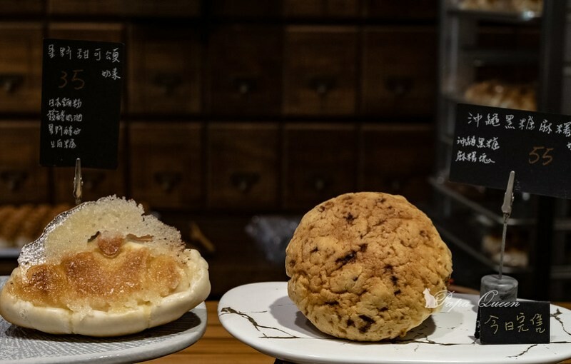 台中西區 ｜麵包 柳川屋麵包店~柳川 や 超大菠蘿麵包  台款麵包系日式質感