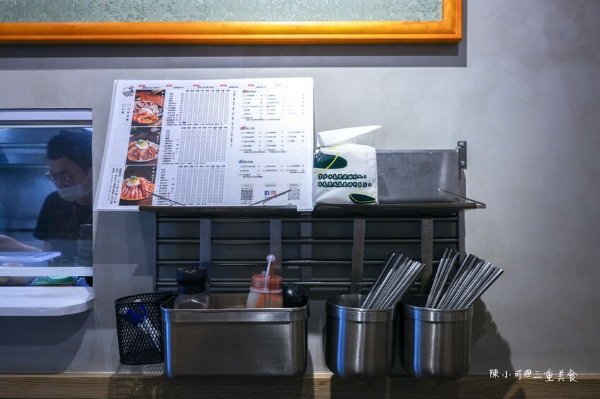 新北市三重區新北超人氣鍋燒麵新推出，炙燒叉燒肉量豐富滿足，深夜食堂宵夜選擇推薦！