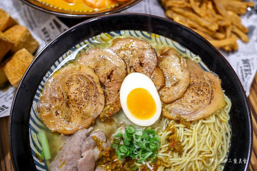 新北市三重區新北超人氣鍋燒麵新推出，炙燒叉燒肉量豐富滿足，深夜食堂宵夜選擇推薦！