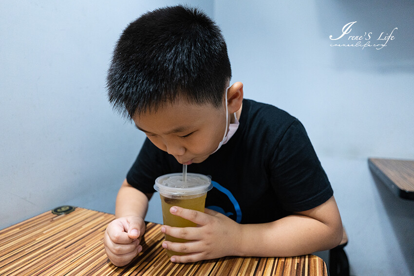 口味超讚的鍋燒專賣店，週年慶活動開跑！滿額送小菜、豬肉片加點增量60%，牛奶系列加購飲料只要一枚10元銅板 @Irene's 食旅．時旅