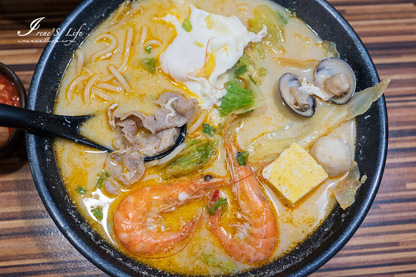 口味超讚的鍋燒專賣店，週年慶活動開跑！滿額送小菜、豬肉片加點增量60%，牛奶系列加購飲料只要一枚10元銅板 @Irene's 食旅．時旅