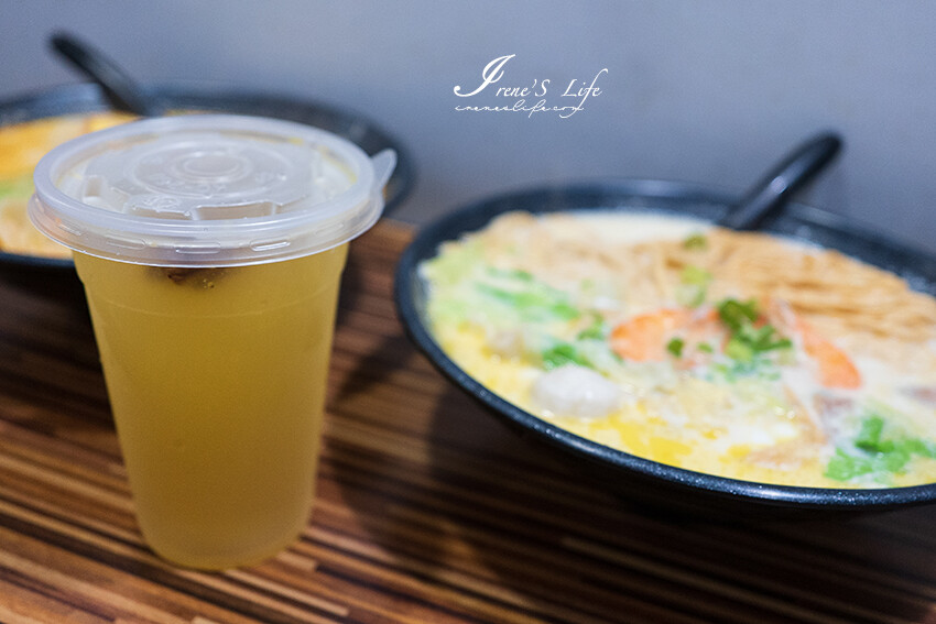 口味超讚的鍋燒專賣店，週年慶活動開跑！滿額送小菜、豬肉片加點增量60%，牛奶系列加購飲料只要一枚10元銅板 @Irene's 食旅．時旅