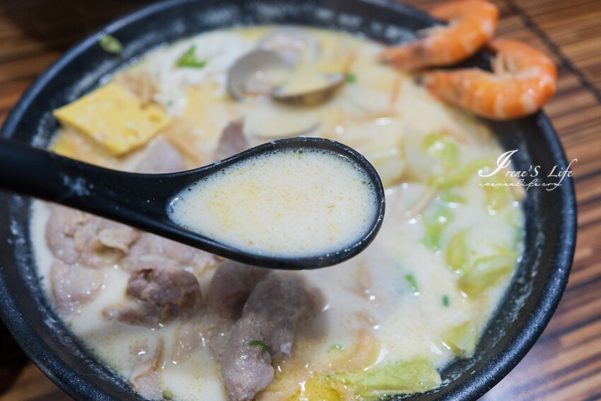 口味超讚的鍋燒專賣店，週年慶活動開跑！滿額送小菜、豬肉片加點增量60%，牛奶系列加購飲料只要一枚10元銅板 @Irene's 食旅．時旅