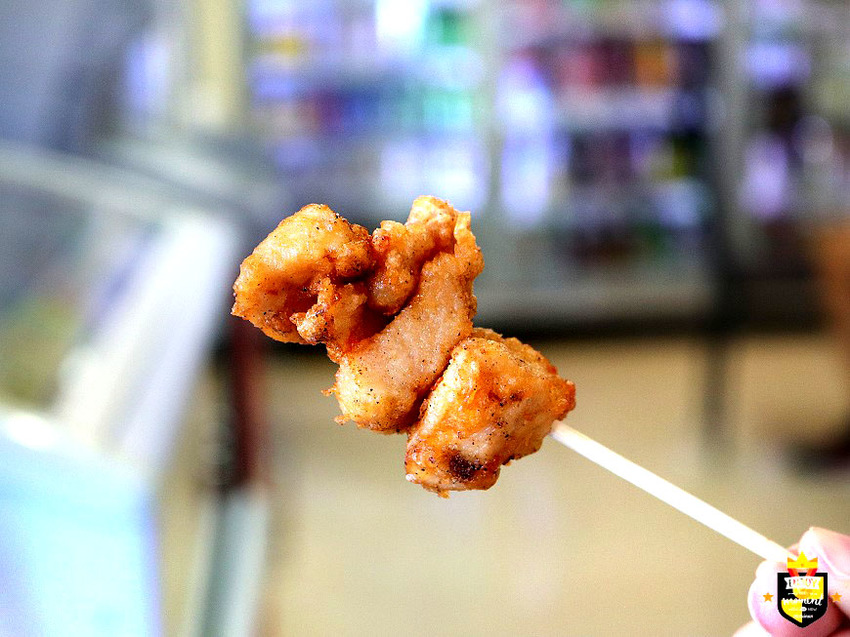 台南豆乳雞／無店名無招牌／只賣三樣飄香20多年／每日限量晚來吃不到／下午才營業只賣2.5小時／剛擺攤就有客人上門／在地人從小吃到大／連Google地圖都找不到