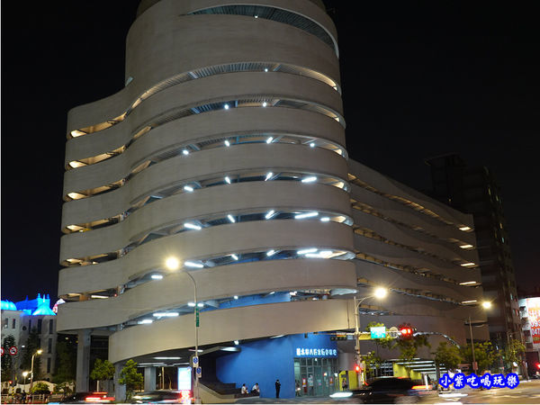 松山八德立體停車場-饒河街夜市.jpg