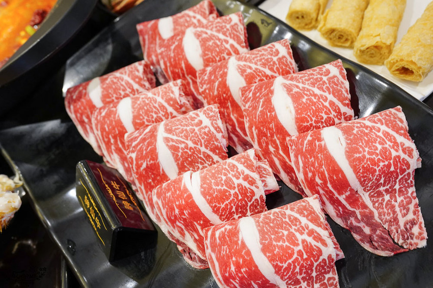 澎湖吃到飽餐廳就是狂!!新巴適經典麻辣鍋,高級肉品、眾多海鮮任你選,單點式火鍋吃到飽! @緹雅瑪 美食旅遊趣 澎湖吃到飽餐廳就是狂!!新巴適經典麻辣鍋,高級肉品、眾多海鮮任你選,單點式火鍋吃到飽! @緹雅瑪 美食旅遊趣