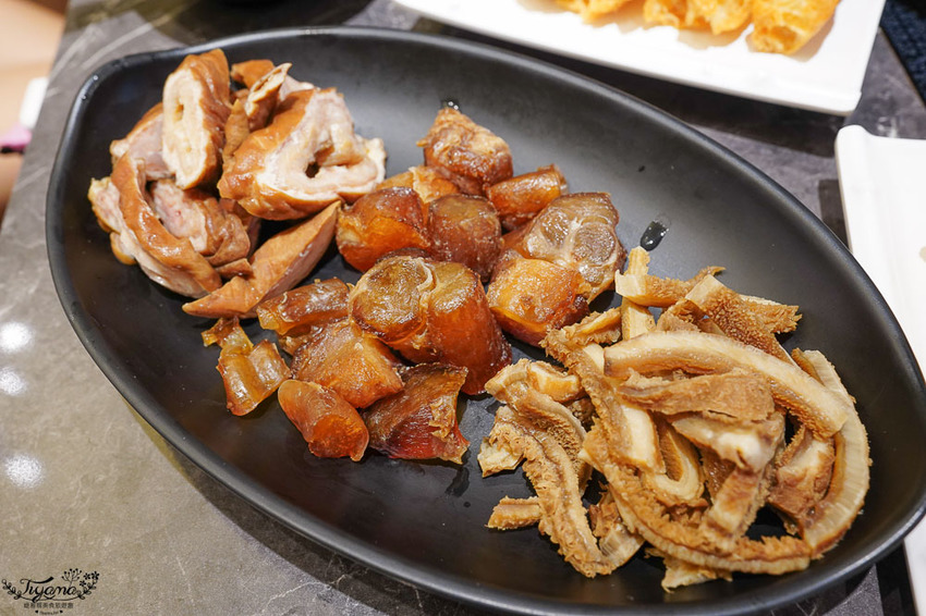 澎湖吃到飽餐廳就是狂!!新巴適經典麻辣鍋,高級肉品、眾多海鮮任你選,單點式火鍋吃到飽! @緹雅瑪 美食旅遊趣 澎湖吃到飽餐廳就是狂!!新巴適經典麻辣鍋,高級肉品、眾多海鮮任你選,單點式火鍋吃到飽! @緹雅瑪 美食旅遊趣