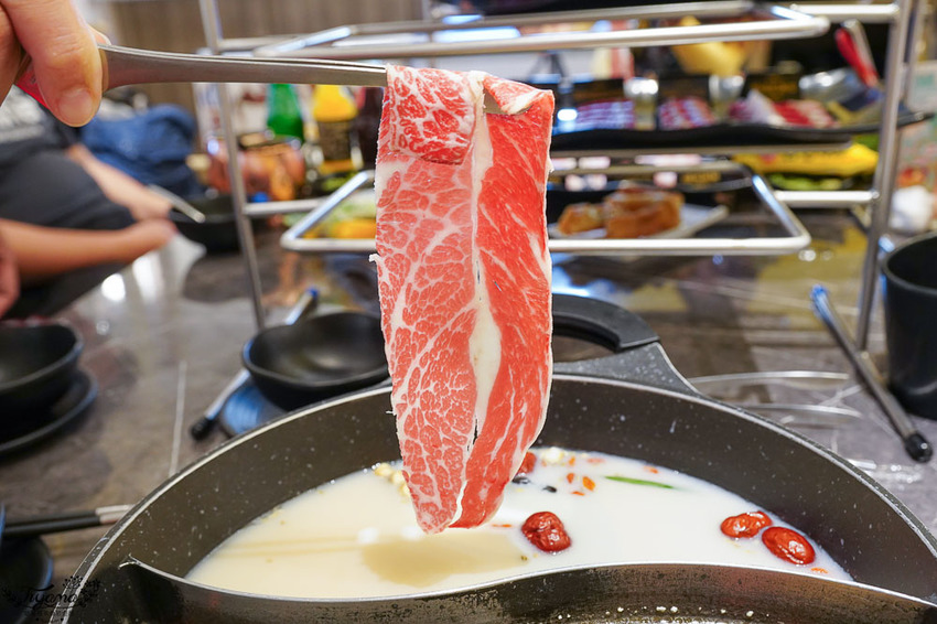 澎湖吃到飽餐廳就是狂!!新巴適經典麻辣鍋,高級肉品、眾多海鮮任你選,單點式火鍋吃到飽! @緹雅瑪 美食旅遊趣 澎湖吃到飽餐廳就是狂!!新巴適經典麻辣鍋,高級肉品、眾多海鮮任你選,單點式火鍋吃到飽! @緹雅瑪 美食旅遊趣