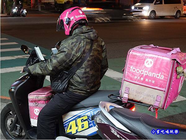 台中東區-3鼎紅祖傳麻辣鴨血臭豆腐 (4).jpg